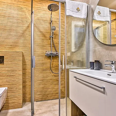 Z Basenem I Saunami Stone Hill Vip Centrum By Royal Aparts Apartment *